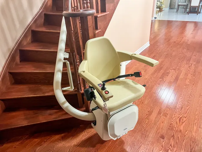 Curved stairlift: tight inside turn