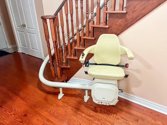 Curved stairlift: folds away at the bottom