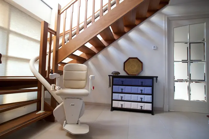 Curved stairlift: open stairs