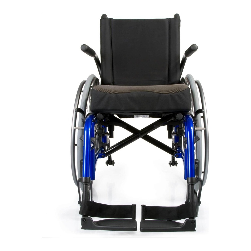Front view of the QXi showing the X-shaped cross brace under the seat and two footplates