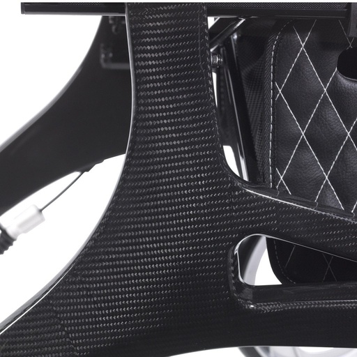 Close-up of the black carbon fiber weave on the Nitro Elite CF frame