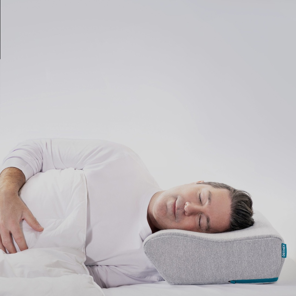A person asleep on their side with the taller Somnia 5.5 in pillow