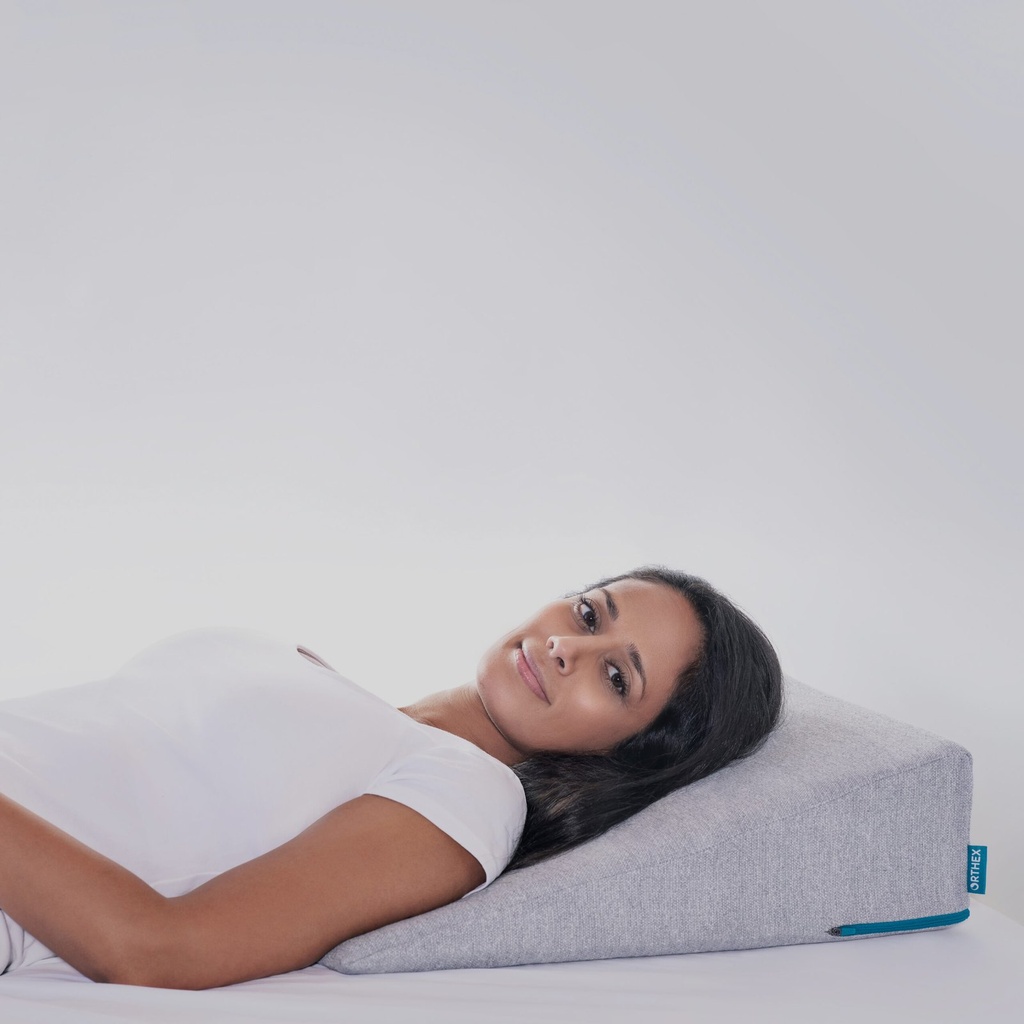 The Symbia 14 shoulder wedge set against the upper back with a pillow under the head