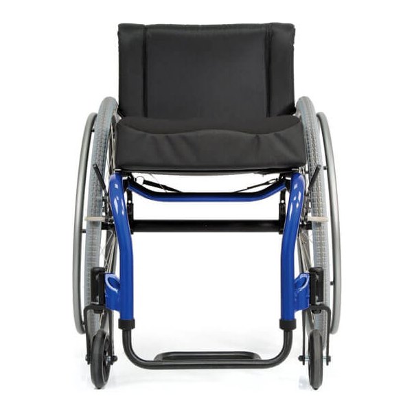Quickie QRi rigid wheelchair seen from the front, showing its frame width between the rear wheels