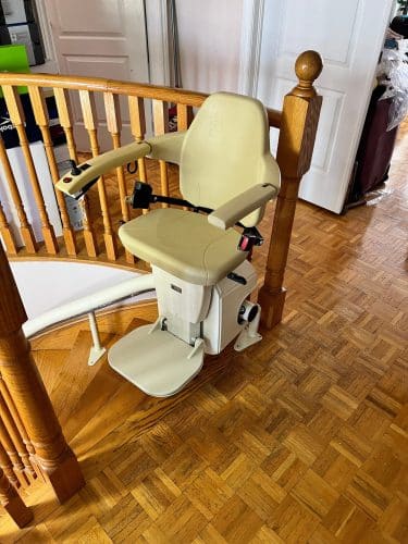 Handicare freecurve cruved stairlift install in brampton 20 scaled