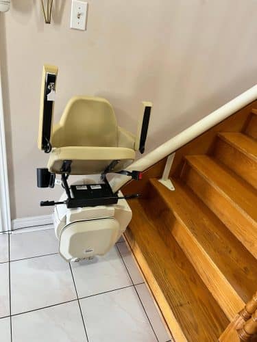 Handicare freecurve cruved stairlift install in brampton 9 scaled