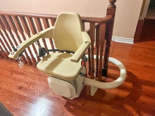 Handicare freecurve stairlift, stairlift in toronto, stairlift in mississauga, stairlift near me, chairlift in toronto, stairlift in scarborough, stairlift in brampton