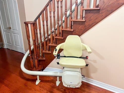 Handicare freecurve stairlift, stairlift in toronto, stairlift in mississauga, stairlift near me, chairlift in toronto, stairlift in scarborough, stairlift in brampton