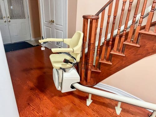 Handicare freecurve stairlift, stairlift in toronto, stairlift in mississauga, stairlift near me, chairlift in toronto, stairlift in scarborough, stairlift in brampton