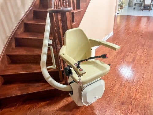 Handicare freecurve stairlift, stairlift in toronto, stairlift in mississauga, stairlift near me, chairlift in toronto, stairlift in scarborough, stairlift in brampton